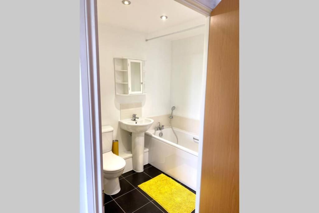 Smartrips Apartments - Lakeside/Thurrock West Thurrock Exteriör bild